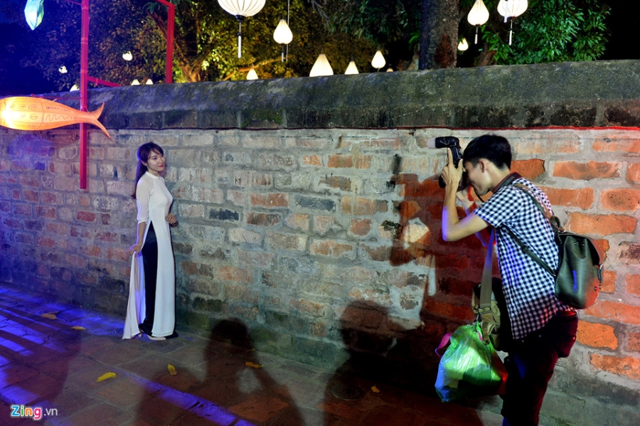 Gia ve tien trieu, dan leo tuong ngong Thu vong nguyet hinh anh 13