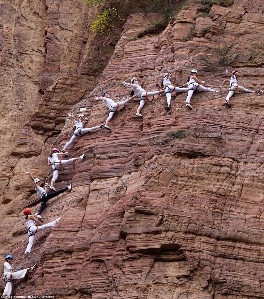 Màn trình diễn yoga tập thể cực liều và cực đẹp trên vách núi - 6