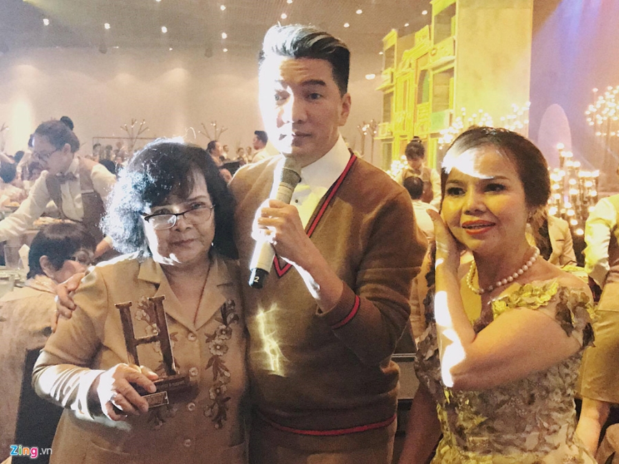 Me Mr. Dam nhan con trai: 'Nhung gi khong phai, bo qua cho me nha' hinh anh 14