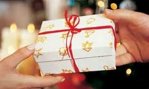 Muốn tặng người cũ món quà lớn để bù lại 5 năm yêu tôi cơ cực