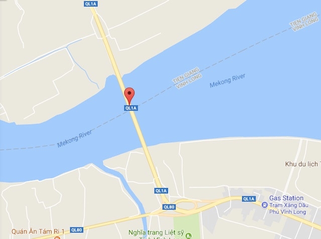 Tai xe bo xe tai giua cau My Thuan, gieo minh xuong song hinh anh 3