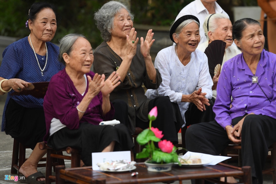 Tre em Viet va nuoc ngoai hoa minh trong ngay hoi Trung thu o pho Tay hinh anh 10