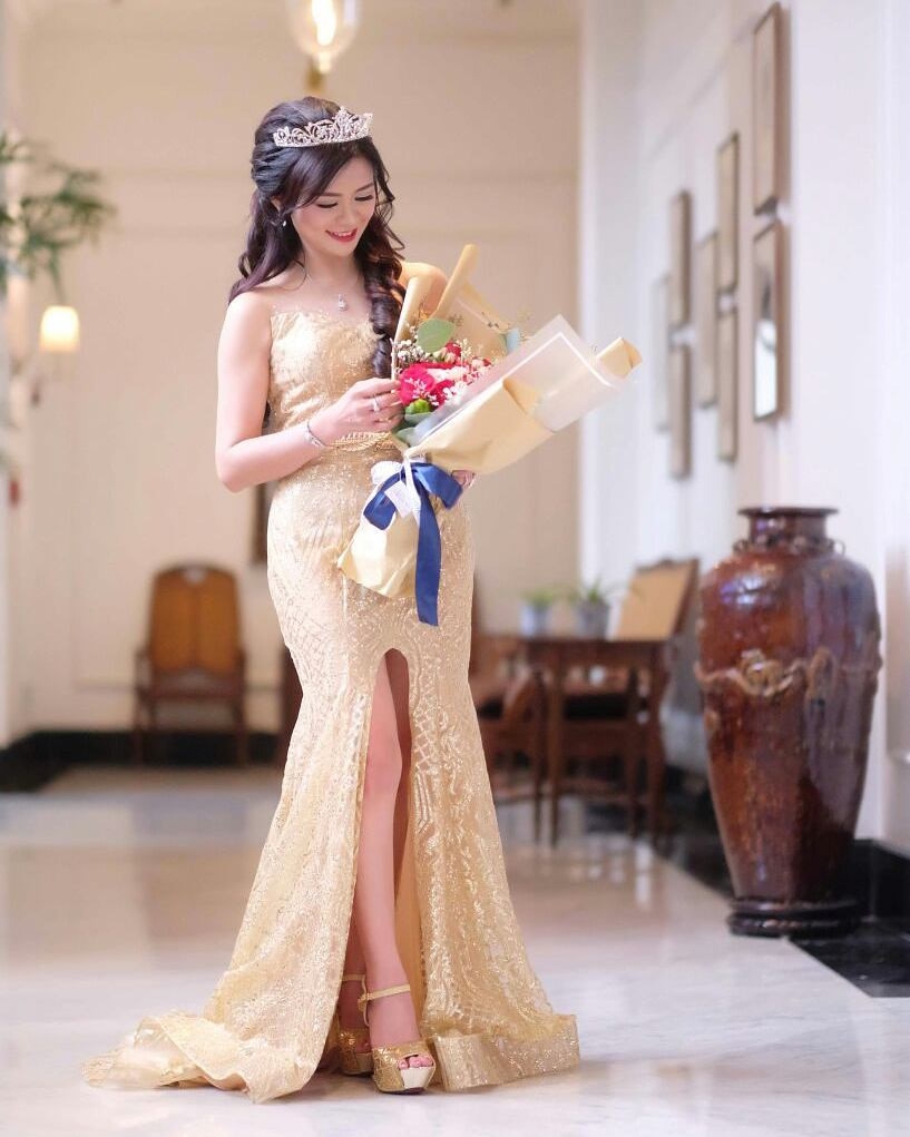 Ba me 50 tuoi gay bat ngo khi tre trung nhu thieu nu doi muoi hinh anh 4