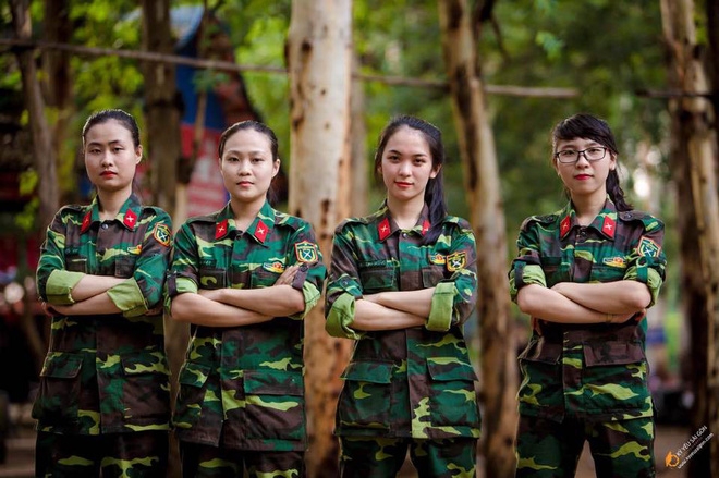 Chỉ từ một bức ảnh, cô giáo dạy An ninh - Quốc phòng xinh đẹp hết nấc khiến cộng đồng mạng dậy sóng - Ảnh 6.