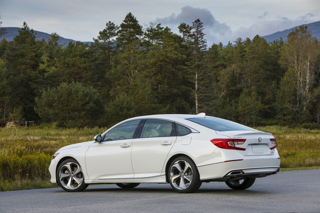 Honda Accord 2018 được công bố giá bán, đắt ngang ngửa Toyota Camry mới - Ảnh 2.