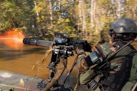 Phao Nga ban nhanh gap doi khau Minigun My