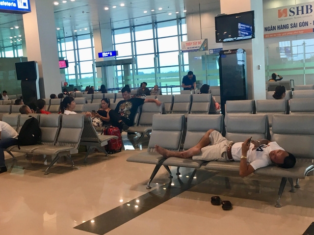 Hãng hàng không phải phục vụ bữa ăn, bố trí chỗ ngủ, nghỉ cho hành khách trong các trường hợp chuyến bay bị chậm/huỷ (tùy thời gian chậm/hủy)