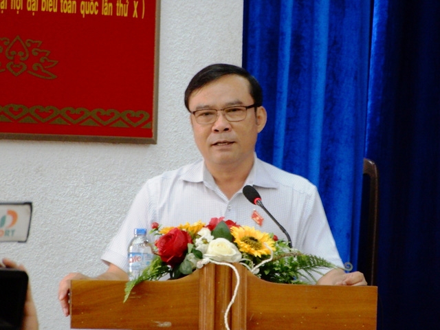 Ông Nguyễn Bá Sơn - Phó Trưởng đoàn chuyên trách Đoàn đại biểu Quốc hội Đà Nẵng trả lời ý kiến của các cử tri
