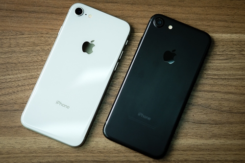 Sau khi iPhone 8 xuất hiện, giá của iPhone 7 và 7 Plus ở Việt Nam giảm sâu.