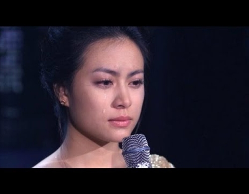 hoang thuy linh: tu vang anh gian di hoa phuong hoang quyen ru hinh anh 1