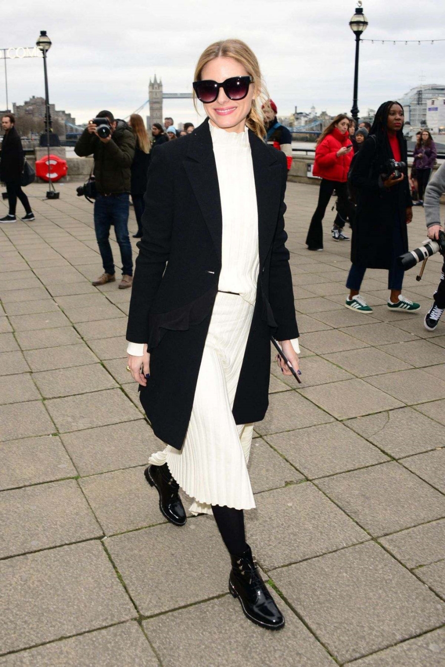 Hoc cach mix ao len va chan vay hop mot nhu Olivia Palermo hinh anh 12