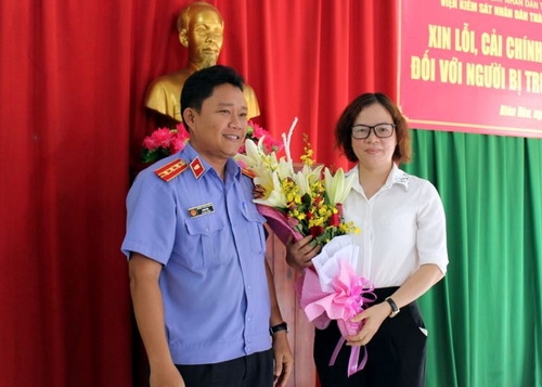 Bà Nghị được xin lỗi công khai sau 7 năm bị bắt oan. Ảnh: Phước Tuấn