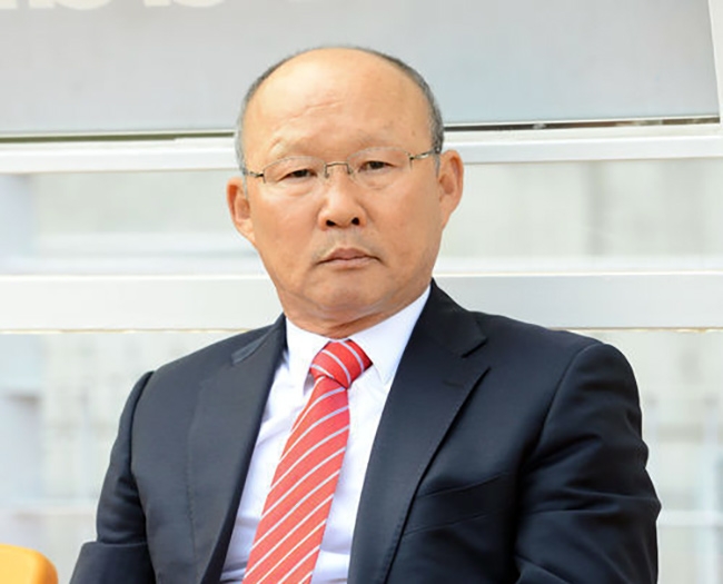 hlv park hang-seo hoi dau van kiem bon tien tu... quang cao dau goi hinh anh 1