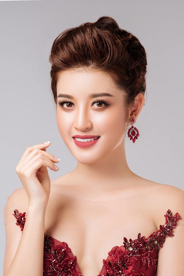 Huyền My siêu nóng với bikini trước khi 