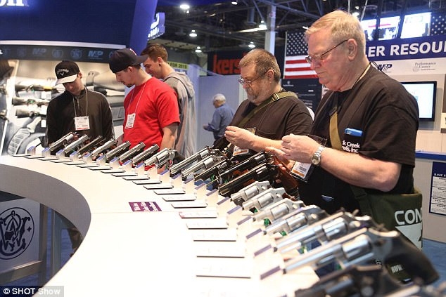  Hình ảnh tại một triển lãm Shot Show ở Las Vegas (Ảnh: Dailymail) 