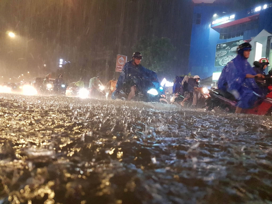 Mua lon, ngap nang trong dem Trung thu o Sai Gon hinh anh 6