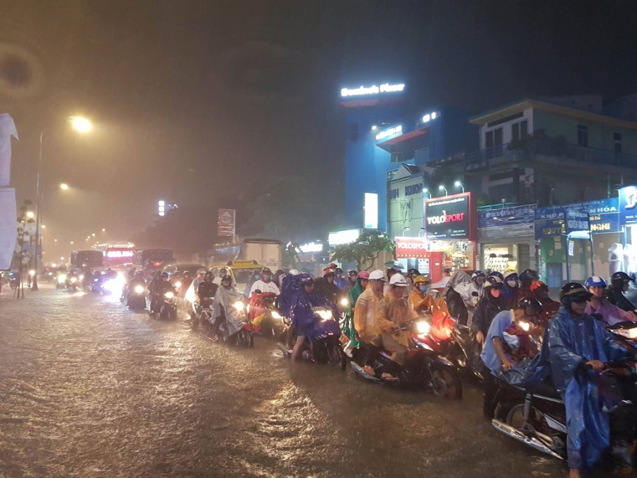 Mua lon, ngap nang trong dem Trung thu o Sai Gon hinh anh 8