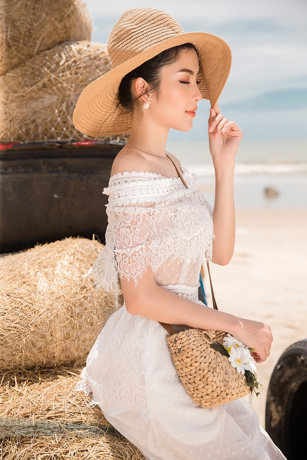 nam-anh-mac-vay-xuyen-thau-khoe-vai-tran-1
