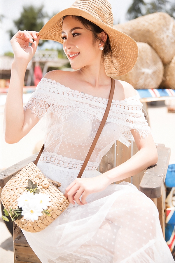 nam-anh-mac-vay-xuyen-thau-khoe-vai-tran-4