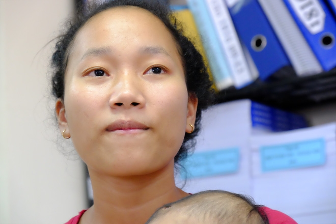 Ngắm vẻ đáng yêu của hai bé gái sinh đôi dính nhau vùng cùng cụt ngày xuất viện - Ảnh 8.