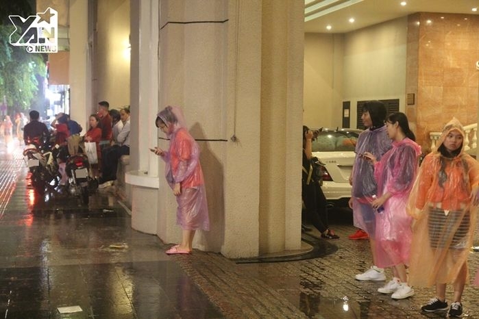 Tối Trung thu đổ mưa tầm tã, khách sạn nhà nghỉ tại TP.HCM rơi vào cảnh cháy phòng