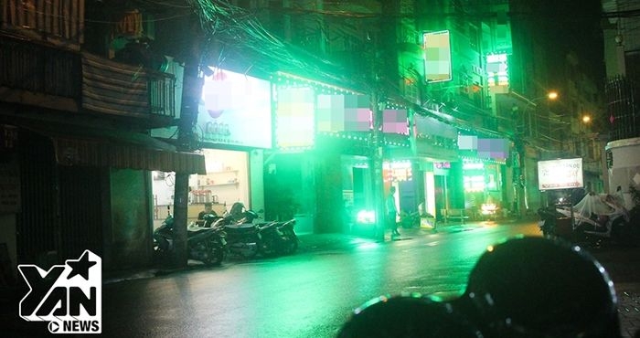  Cả một con phố nhà nghỉ đều kín đặc phòng