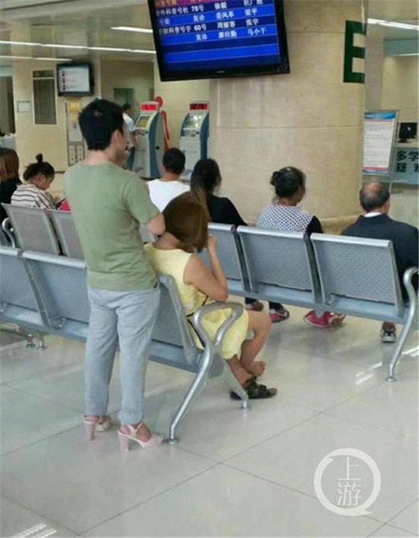 ban trai soai ca gay sot khi tinh nguyen di giay cao got ho ban gai hinh anh 2