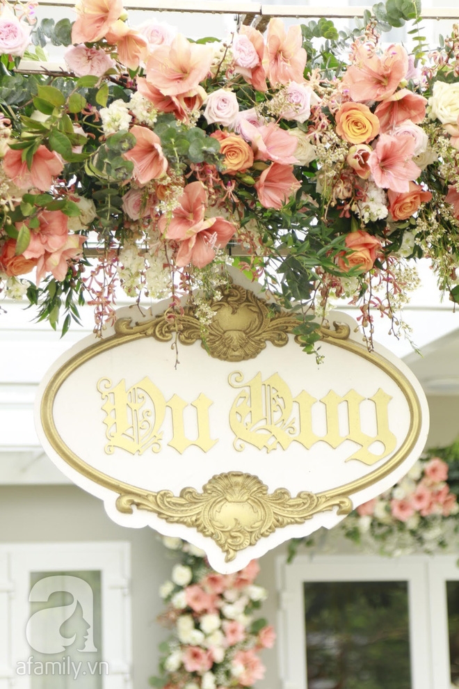 Trực tiếp: Chú rể Trung Tín lịch lãm như tài tử dẫn đầu đoàn bê tráp tiến vào nhà cô dâu Đặng Thu Thảo - Ảnh 16.