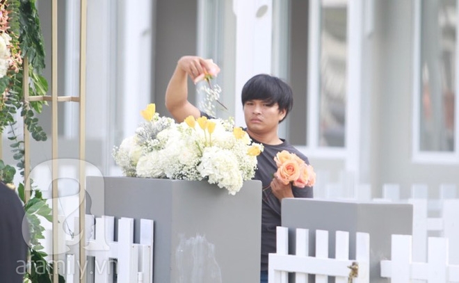 Trực tiếp: Chú rể Trung Tín lịch lãm như tài tử dẫn đầu đoàn bê tráp tiến vào nhà cô dâu Đặng Thu Thảo - Ảnh 19.