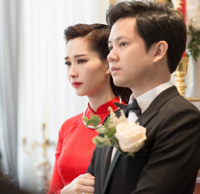 Trực tiếp: Đặng Thu Thảo ngấn lệ xúc động trong giây phút làm lễ tại nhà trai - Ảnh 1.