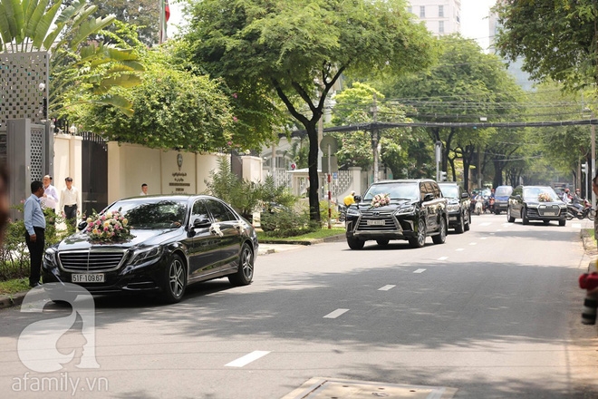 Trực tiếp: Đặng Thu Thảo ngấn lệ xúc động trong giây phút làm lễ tại nhà trai - Ảnh 2.