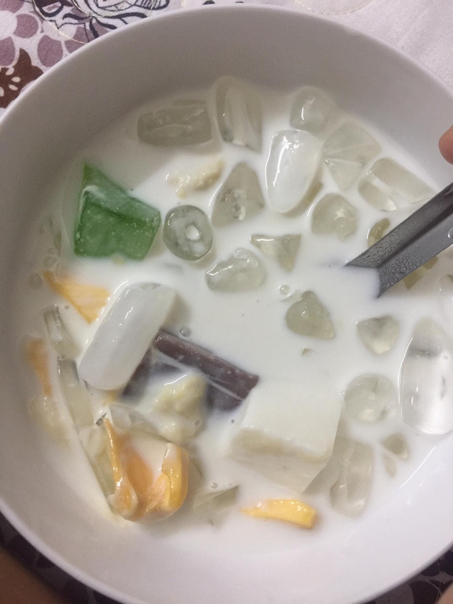 Cô gái bị cư dân mạng ném đá sau khi tố hạt đác của quán chè Thái nổi tiếng Đà Nẵng làm giả bằng hạt nhựa - Ảnh 2.