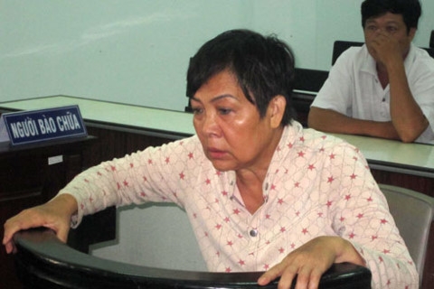 Bị cáo Nguyễn Thị Lân trước vành móng ngựa.