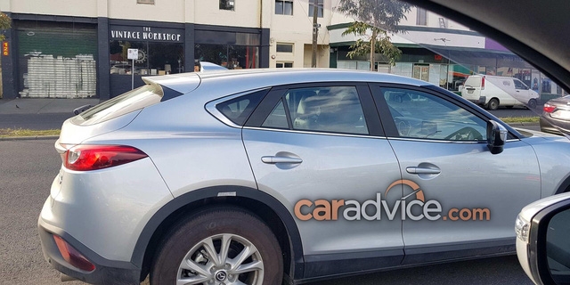 Crossover cỡ nhỏ khiến nhiều người phát thèm Mazda CX-4 bất ngờ xuất ngoại - Ảnh 3.