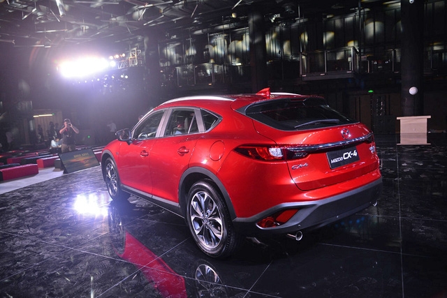 Crossover cỡ nhỏ khiến nhiều người phát thèm Mazda CX-4 bất ngờ xuất ngoại - Ảnh 8.