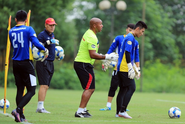  Cựu thủ môn Jason Brown còn nhiều việc phải làm - Ảnh: Gia Hưng 
