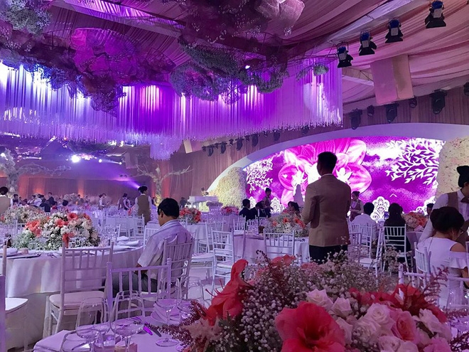Cận cảnh hội trường lộng lẫy nơi diễn ra hôn lễ của Thu Thảo và ông xã Trung Tín - Ảnh 1.