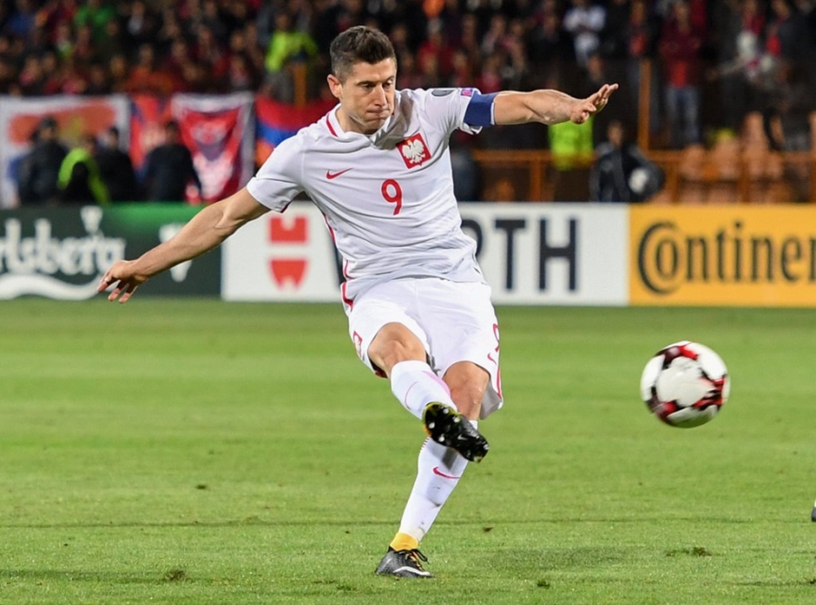 Lewandowski pha ky luc cua Ronaldo o vong loai World Cup hinh anh 2
