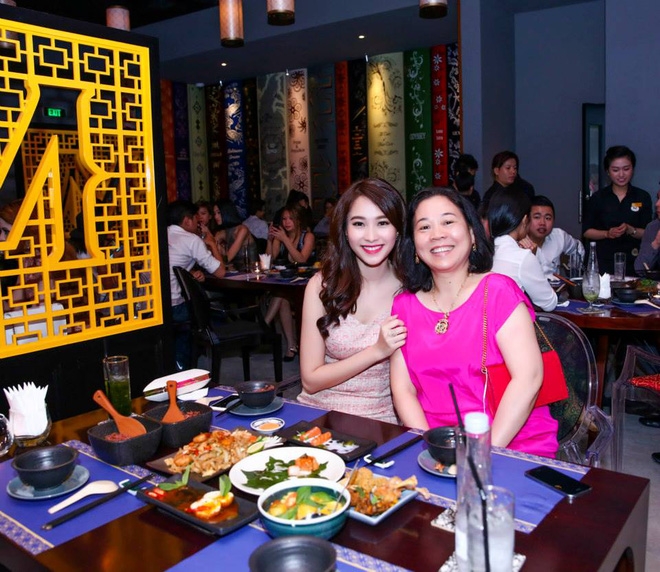 Mẹ chồng đại gia trực tiếp đi đón con dâu Hoa hậu Đặng Thu Thảo - Ảnh 4.