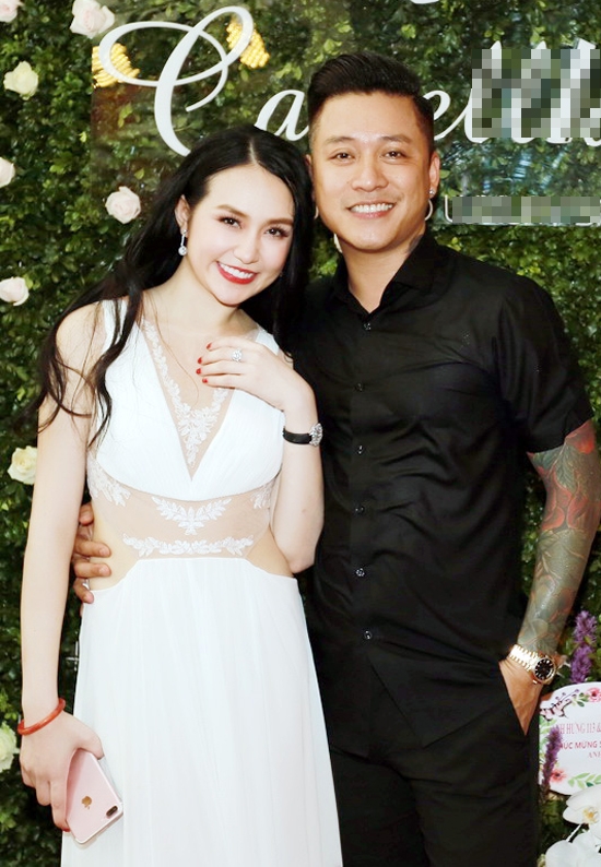 tuan-hung-dua-hai-con-den-mung-vo-9x-khai-truong-spa-2