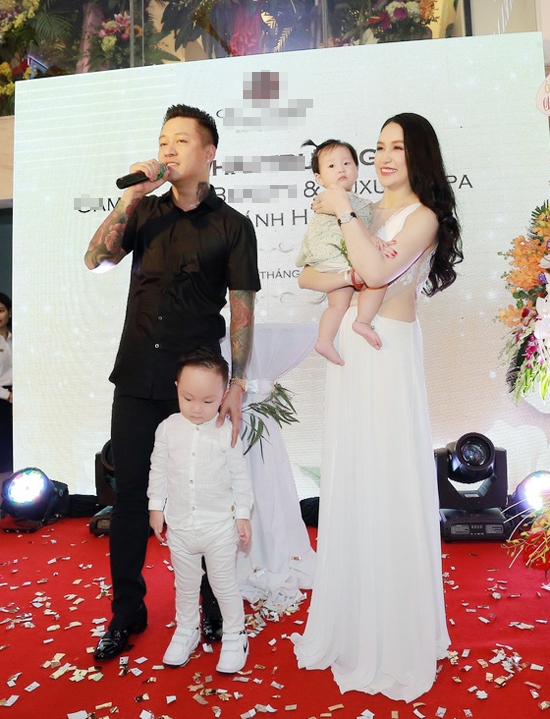 tuan-hung-dua-hai-con-den-mung-vo-9x-khai-truong-spa-10