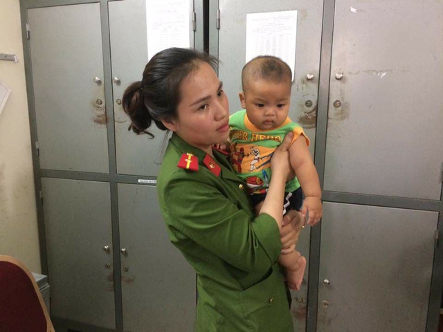 Bé trai kháu khỉnh và rất ngoan.