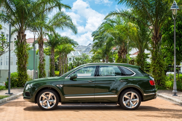 Cận cảnh Bentley Bentayga cá nhân hóa độc nhất Việt Nam - Ảnh 3.