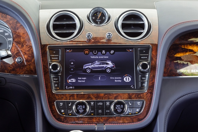 Cận cảnh Bentley Bentayga cá nhân hóa độc nhất Việt Nam - Ảnh 11.
