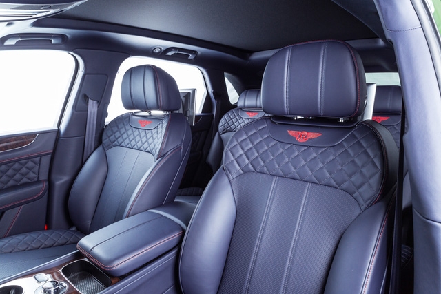 Cận cảnh Bentley Bentayga cá nhân hóa độc nhất Việt Nam - Ảnh 14.