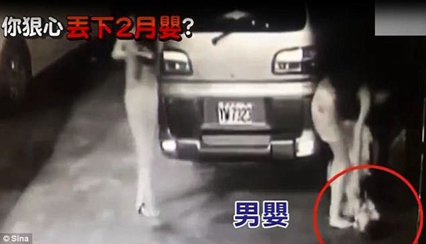 gap tai nan, me bo mac con 5 thang tuoi bi xuat huyet nao, om cho cung di cap cuu - 2