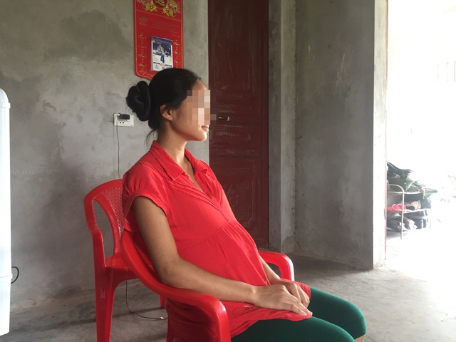  Cháu Q đành phải nghỉ học để chờ ngày sinh con. Ảnh: N.Mạnh 