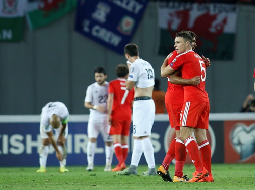 xu-wales-gianh-chien-thang-quan-trong-khi-vang-bale-1