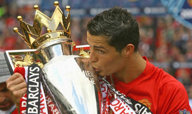 Barca có thể đá Ngoại hạng Anh: Ronaldo nhắn Messi giữ chân cẳng - 2