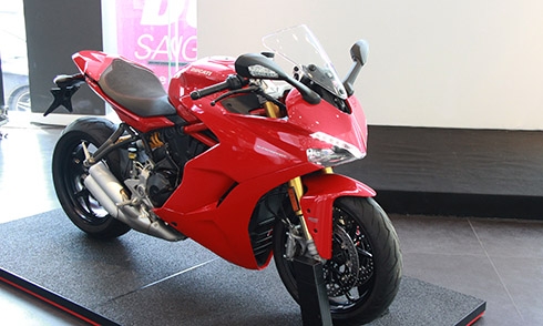 ducati-supersport-moto-duong-pho-ve-viet-nam-gia-hon-nua-ty